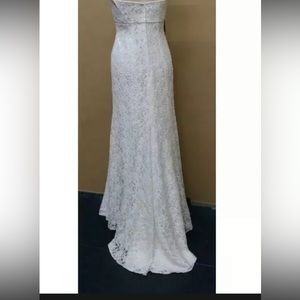 David's Bridal Beaded Lace Sheath Wedding Gown w/Embroidery Waist with Vail